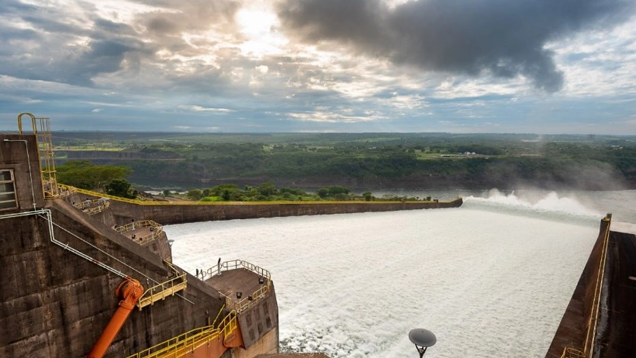 Itaipú abrió sus compuertas y se espera una mejora en la situación del